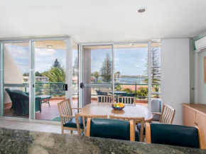 Castillo Del Mar 10 - Lake View Roof Terrace with Spa, Tuncurry